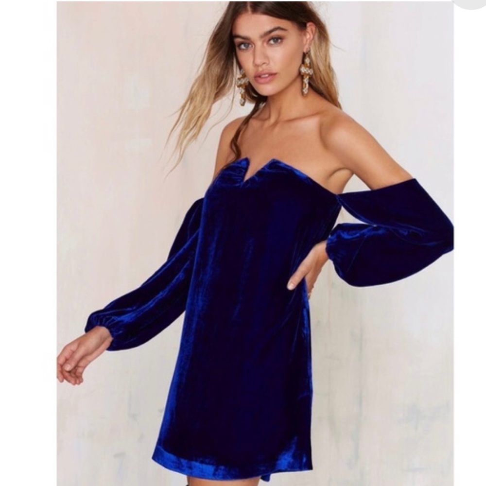 Line & dot mini velvet dress. So cute on!